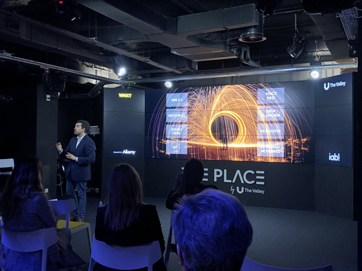 AlkemyIberia's tweet photo. Empezamos hablando del Global Vision del Digital Marketing con @Emeritomartinez, Go To Market Director de Alkemy Iberia #WNXT #AlkemyWNXT #Future #MarketingDigital #innovation https://t.co/XMDYWqZo45