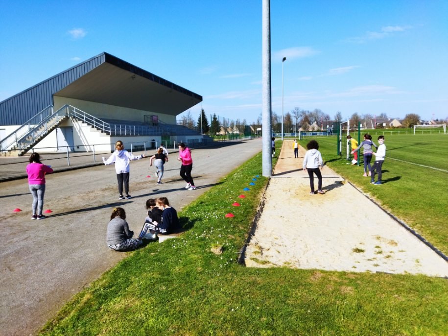 Dsden14's tweet photo. #SemaineDesMathematiques #MathsEnForme
Défis sportifs et activités mathématiques pour les élèves de cycle 3 de l'école Joliot Curie #BlainvilleS/ORNE @ac_normandie @eduscol_maths
A vos maths, prêts, partez!! https://t.co/g4NHING6fi