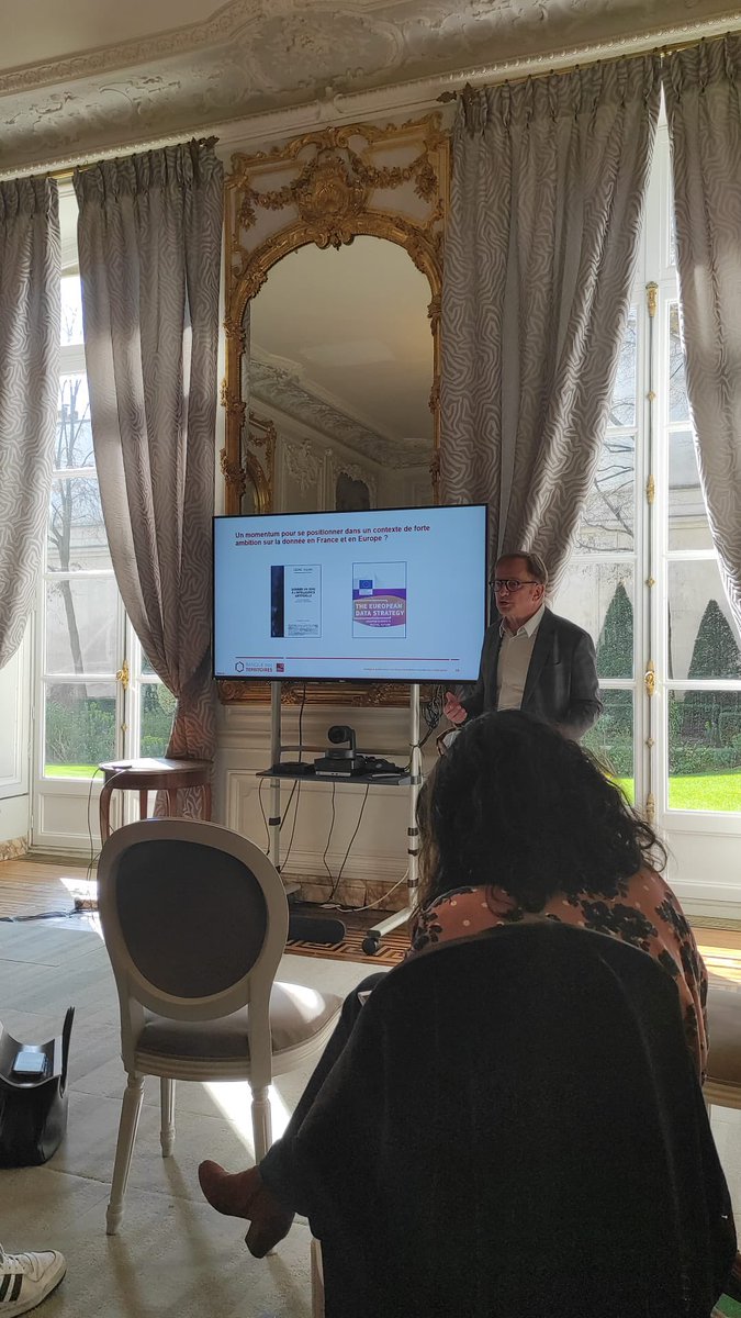 Le #CDCCarré s’enchaîne avec cette fois le sujet des #DataHub d’intérêt général et le positionnement stratégique de la <a href="/BanqueDesTerr/">Banque des Territoires</a> avec <a href="/AgatheSchvartz/">Agathe Schvartz</a>, Responsable du pôle stratégie et transformation et <a href="/BoissiereJoel/">Boissiere Joël</a>, Directeur des projets stratégiques de la <a href="/BanqueDesTerr/">Banque des Territoires</a>