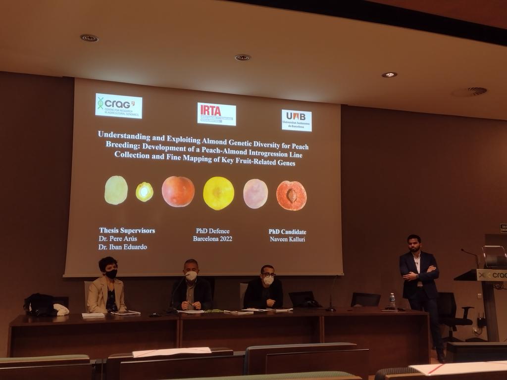 Ready to start the thesis defense by Naveen Kalluri at the auditorium of <a href="/CRAGENOMICA/">CRAG</a> in peach-almond breeding <a href="/irtacat/">IRTA</a> <a href="/navnkalluri/">Naveen Kalluri</a>