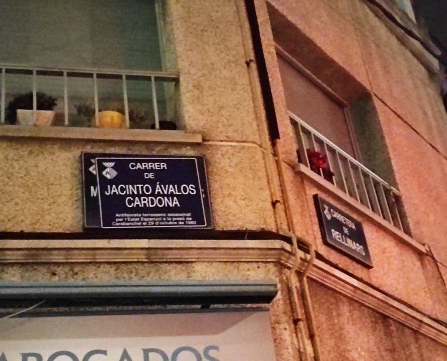 🔴CAP ESCLAVISTA ALS NOSTRES CARRERS, FORA MARQUES DE COMILLAS!

Avui des de la CUP passem a l'acció, reivindicant la figura de JACINTO ÁVALOS, lluitador antifeixista!

Hem d'honorar aquells que han lluitat per les nostres ciutats no aquells que tenen les mans tacades de sang!