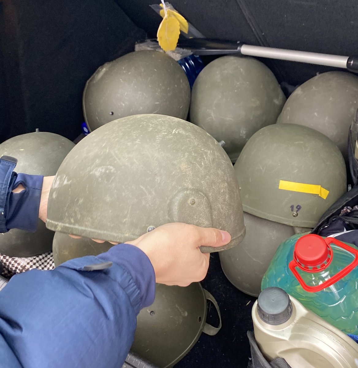 marina_malik8's tweet photo. GM

Many thanks for all people and friends , who sent money, and we got this 🤍🇺🇦🙏

#PrayForUkraine #StopRussia #StopPutin #stopwar #nft #NFTCommunity https://t.co/Dbpwg8ZxHP