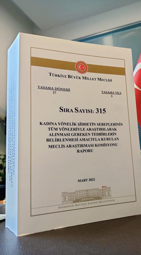 TBMM Kadına Yönelik Şiddetin Sebeplerinin Belirlenmesi Araştırma Komisyonu çalışmalarının sonuçlarını bir kitapta toplamış. Oldukça kapsamlı daha da önemlisi çok saglam çözüm önerileri beraberinde bir çalışma.

Başkan Sn. <a href="/oznurcalik/">Öznur Çalık</a> ve diger üyelere, uzmanlara teşekkürlerle 🙏