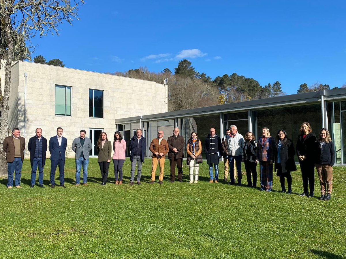 ponteareas_gal's tweet photo. 😊 Un pracer participar no #ForoTermal do @eixoatlantico no Carballiño, un instrumento clave para seguir traballando na visibilidade, na dinamización turística 🧳 e en novos produtos conxuntos atrativos! 😎
#turismo #dinamización #innovación #EixoAtlántico #Ponteareas https://t.co/tH6Du6pEt3