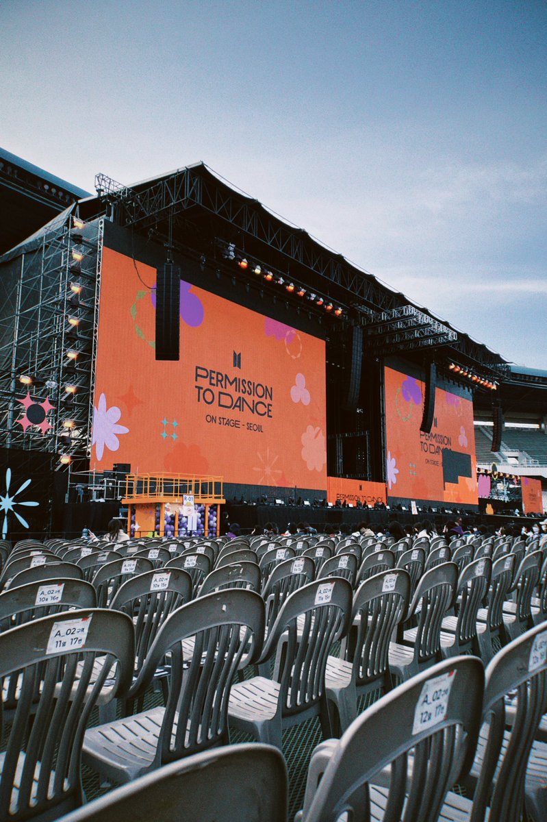 seouleenn's tweet photo. 7년 기다리고 기다리던 콘서트😭
LETS GO LETS GO 
#PTD_ON_STAGE_SEOUL https://t.co/noX1JlLFLi