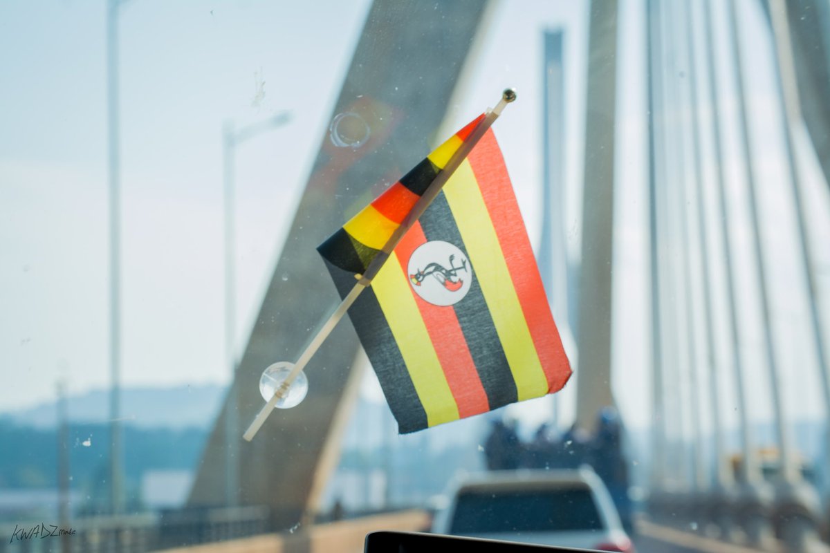 kwadzmade's tweet photo. Black symbolizes our African heritage and fertile soil. Yellow is for glorious sunny days, so characteristic of #Uganda. 
Red symbolizes red blood that runs in our veins, forming a common bond to all humankind. #ExploreUganda #visituganda 
 #OneNightInWakanda https://t.co/i3056PSPM6