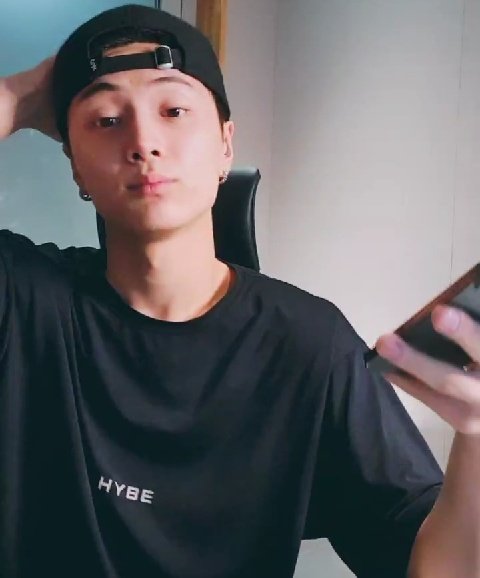 hoonzmisoo's tweet photo. "jay! "                              "yes?" https://t.co/L8grgcrXEQ