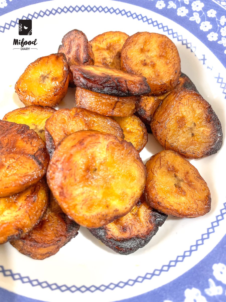 Nothing much to see here 🥰🥰 Just celebrating an absolute love of my taste buds 😉 PLANTAINS 👏 👏 
.
.
Good Morning lovies, Hope your day started off well? For me it did ☺️ 
.
REP in the comment section if you’re a plantain lover 💜
#plantain #IWD #mifoodiary