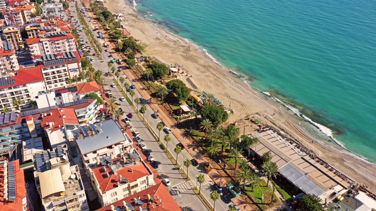 AdemMuratYucel's tweet photo. 2- Alanya merkezden Kargıcak’a kadar olan 21 km'lik doğu sahil bandı düzenleme projemizin 15-16 km’sini bitirmiştik. Geriye kalan kısmının yapımına da hızlı bir şekilde devam ediyoruz ve turizm sezonu başlamadan tamamlayacağız. https://t.co/ZeJbxwKm20