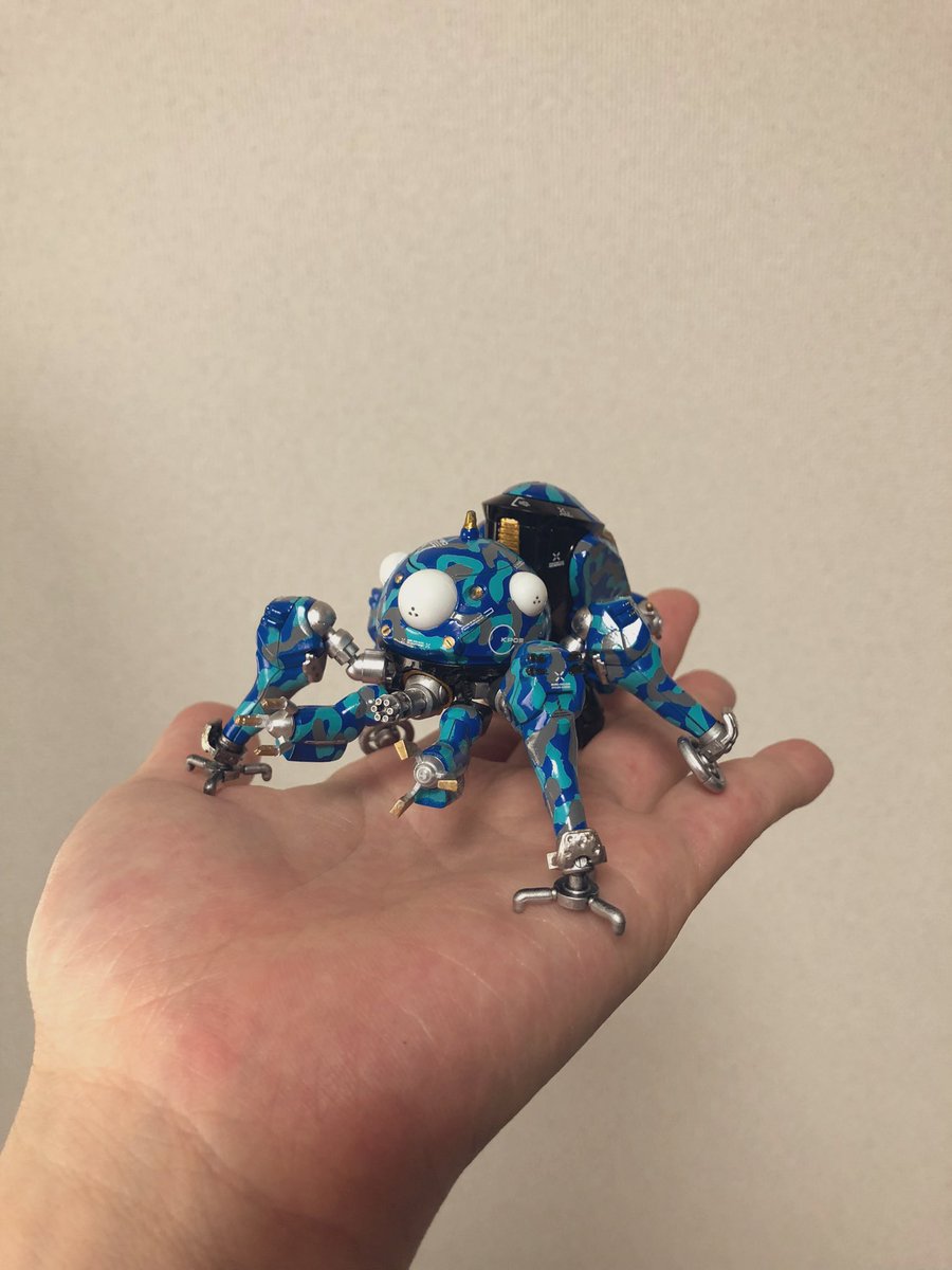 coco_hikari's tweet photo. ガンプラブームに乗っかりかけて、ついでに買ったタチコマを作成。
光学迷彩付いてるのに迷彩柄にする意味無いなぁと思いつつ、出来上がりの可愛さについ1年半振りに投稿。
サイズ感が最高に可愛い。

#プラモデル
#タチコマ https://t.co/Ju5htrFr5x