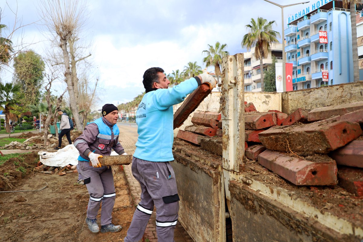 AdemMuratYucel's tweet photo. 2- Alanya merkezden Kargıcak’a kadar olan 21 km'lik doğu sahil bandı düzenleme projemizin 15-16 km’sini bitirmiştik. Geriye kalan kısmının yapımına da hızlı bir şekilde devam ediyoruz ve turizm sezonu başlamadan tamamlayacağız. https://t.co/ZeJbxwKm20