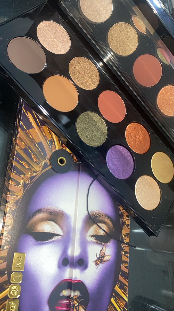 abrahamanguiano's tweet photo. Feliz de formar parte de la familia de @patmcgrathreal  gracias por el regalo.
#pmteam @palaciohierro https://t.co/eqo2cqo34g