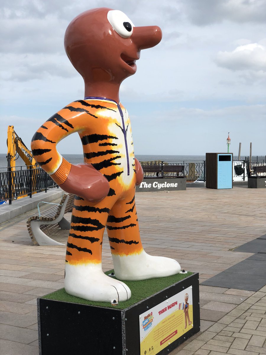 HeadwayTyneside's tweet photo. #MoveMoreMarch saw us take a stroll on the sea front at Whitley Bay π€πChester, Xena and Libby enjoyed the walkies too πΆπ©π. We are visiting #NUCASTLE the newly opened #NewcastleUnitedFoundation sports centre, NE4 6BT at 12pm Tuesday 15th March - come join us? β½οΈπΆ@AlMcD1978 https://t.co/QpA9VXD0rN