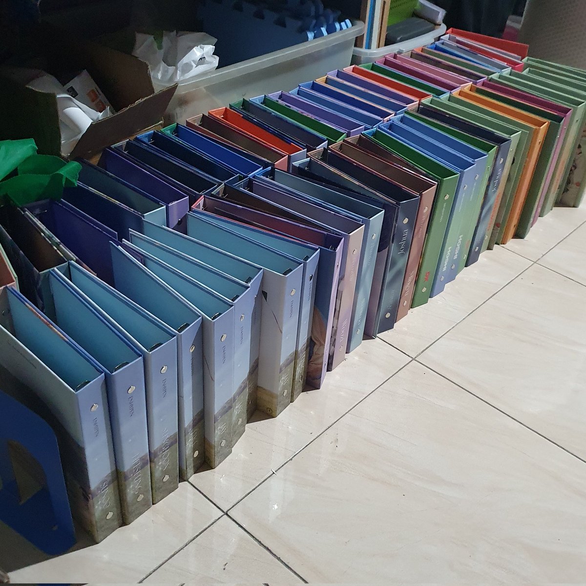 thundernotesph's tweet photo. #thunderupdatesph
We have just these binders left + some A7s and all S.Coups Attacca (not pictured, I misprinted his PCs huhu) we're officially out of boxes, so we're waiting for delivery potentially tmr.
All B3 binders will be shipped by Sunday, right on schedule ๐ https://t.co/Neg06wGsjQ