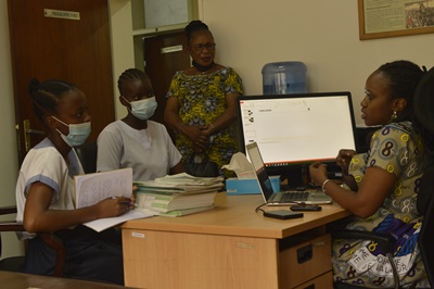 WWF_RDCongo's tweet photo. 2/2 Cette journée était également une opportunité pour les élèves d’échanger avec le personnel féminin du #WWFRDC sur la vie professionnelle et les défis rencontrés en tant que femmes, comment elles s’y prennent et des recommandations et conseils pratiques.
#JourneeDeLaFemme https://t.co/Gb5NdIB2Og