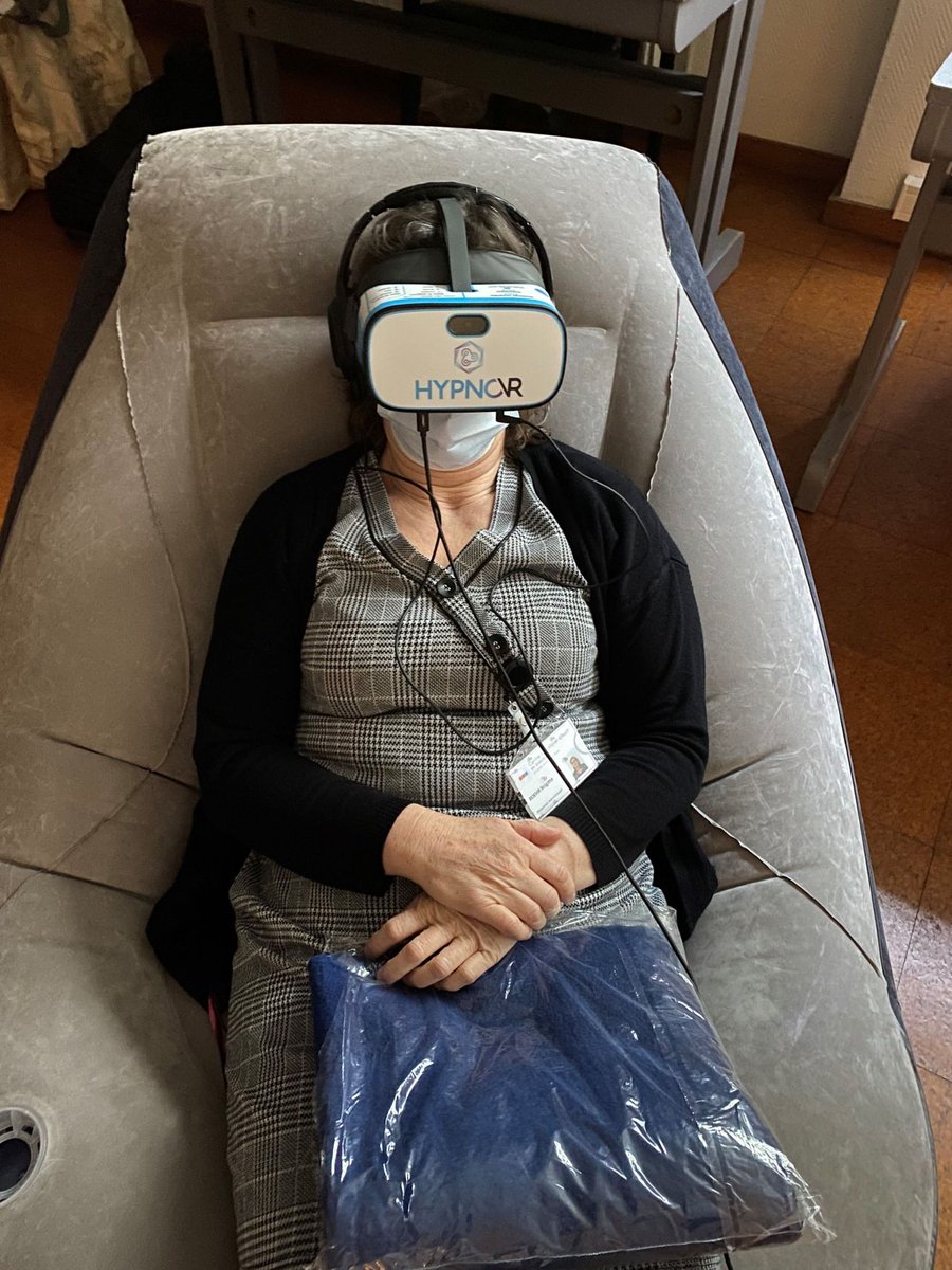 MNHmutuelle's tweet photo. La #MNH était présente au Centre Hospitalier d'Auch en Gascogne afin d'offrir un moment de détente et relaxation au personnel, grâce à la thérapie immersive HypnoVR !

Merci pour votre accueil.😊

#NousSommesHospitaliers #BienEtre #Relaxation #Therapie #HypnoVR #RealitéVirtuel https://t.co/vnHaC20qpW
