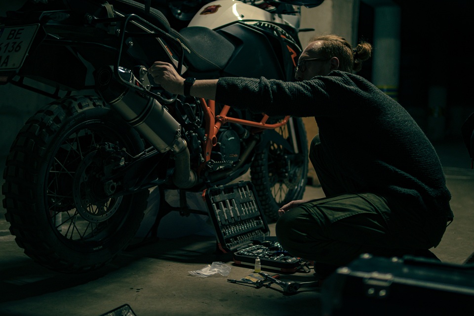 Mototrends's tweet photo. Co chowacie w garażu❓
Zbliża się sezon motocyklowy, pogoda ☀️ zaczyna zachęcać do jazdy.
Pora przyjrzeć się swojej maszynie 🏍️
https://t.co/Ns1cIH4khZ
#motocykl #motoryzacja #serwis https://t.co/jLmoWk21hS