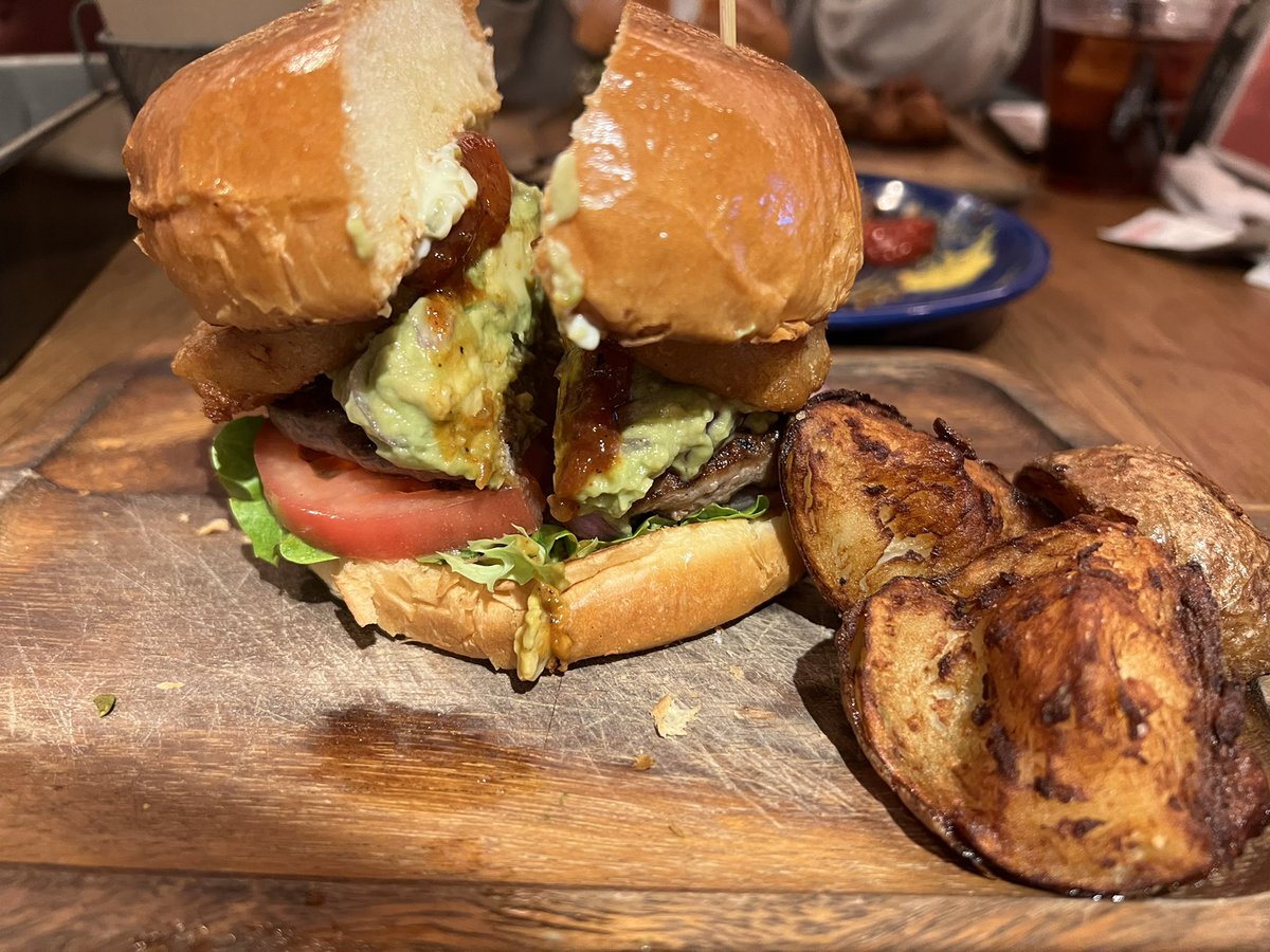 久々ハンバーガー！うまい！@ヴィレッジバンガードダイナー吉祥寺

#ツキイチダイナー #burgertheday