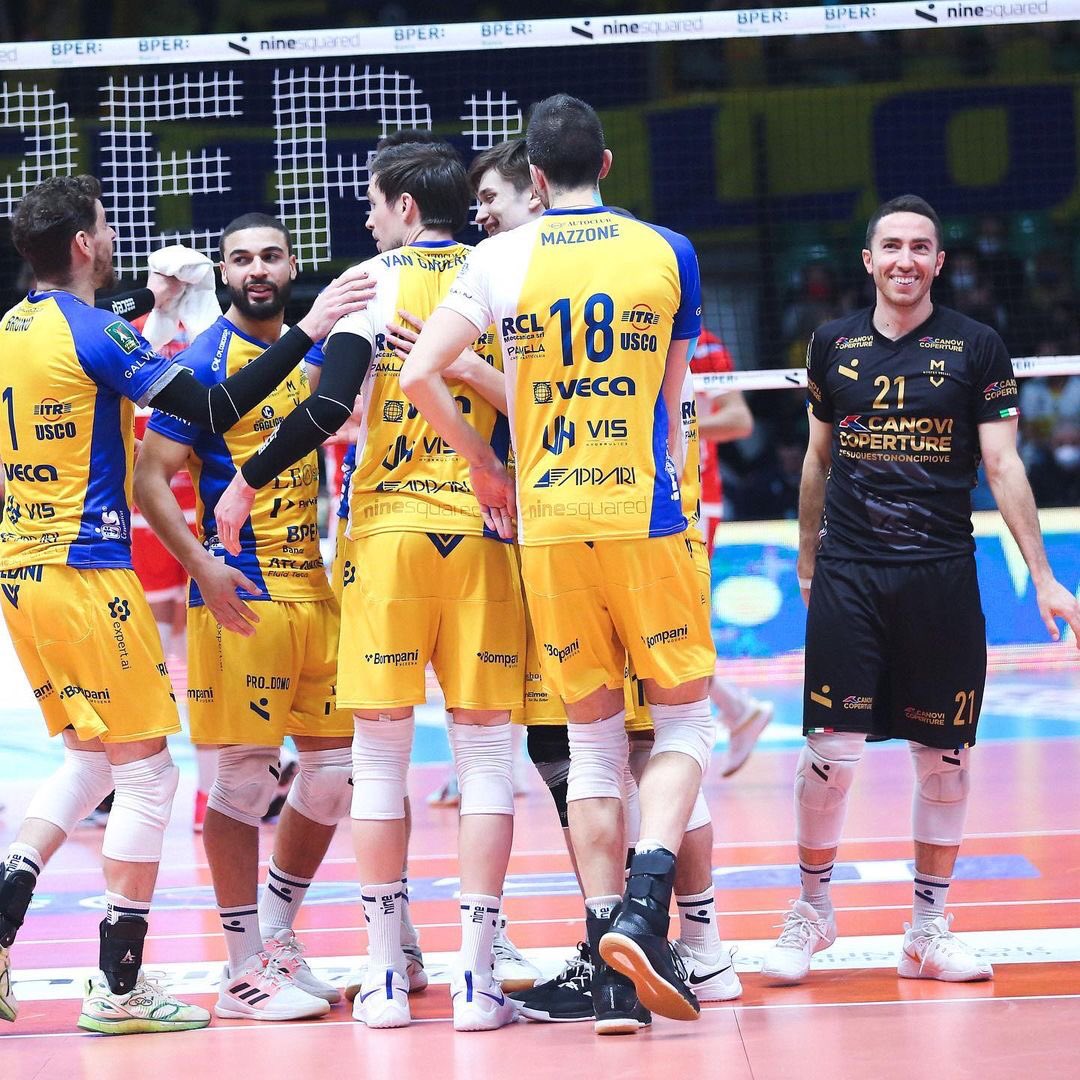 bruninho1news's tweet image. 📸 | “#ModenaRavenna in pics 💛💙”

Modena atualizou seu feed no Instagram.