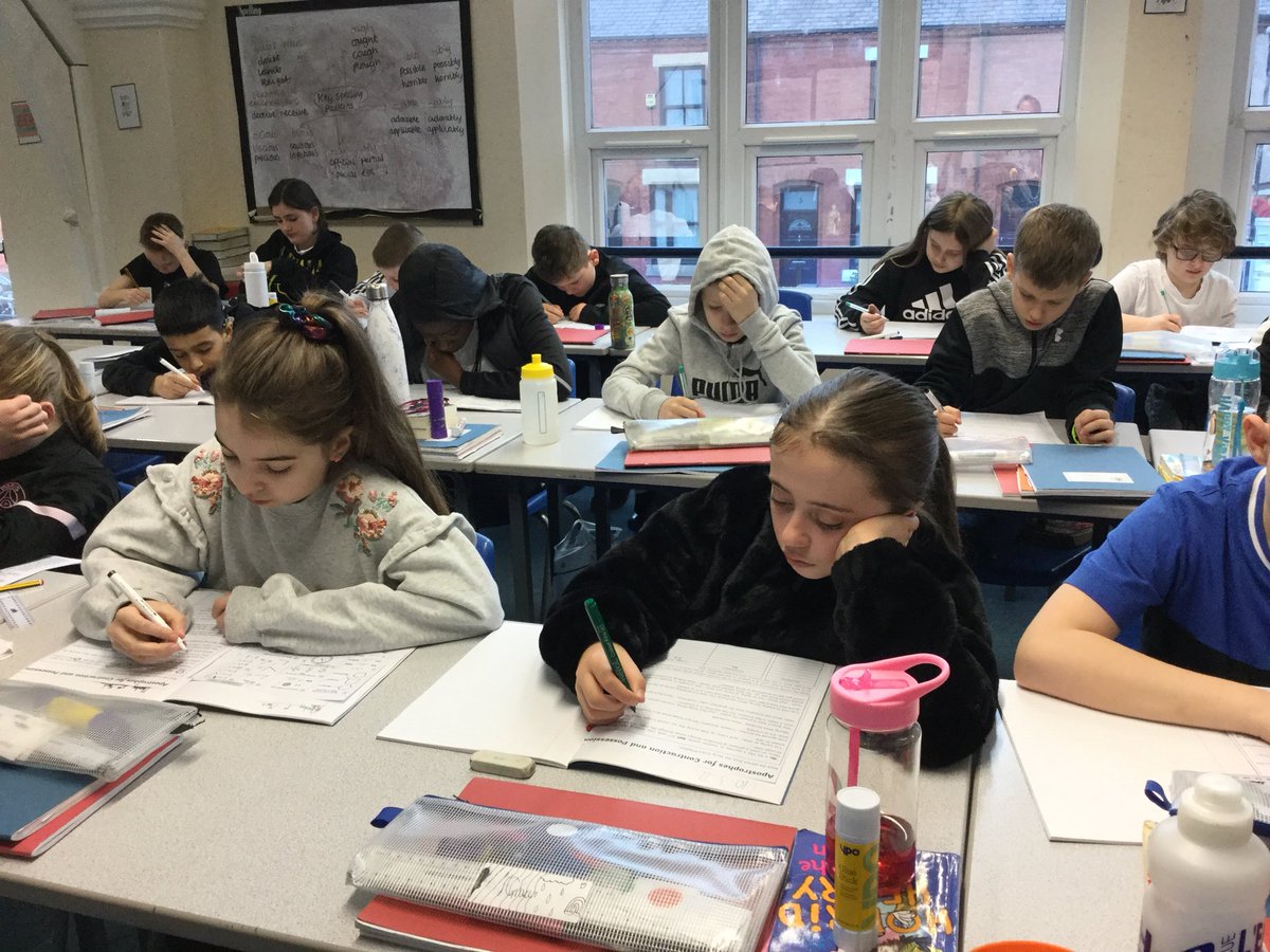 LSTClass_14's tweet photo. We are working hard to identify words that use apostrophes for possession and contraction! #English https://t.co/kmR7XDSnvK