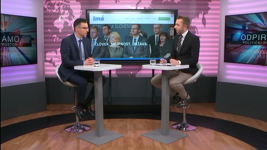 Mirko_Mayer's tweet photo. Kar pa se Marjana Šarca in @Nova24TV tiče, gre tudi za čisto podcenjevanje spomina volilcev. 
➡️ Madžarsko lastništvo v resnici nikoli ni bilo problem. To so res pravljice za lahko noč!
➡️ Narod naš dokaze hrani: 
https://t.co/oJhPrDmE0g
https://t.co/iLbmcLqrzi https://t.co/rS3AexSjGO