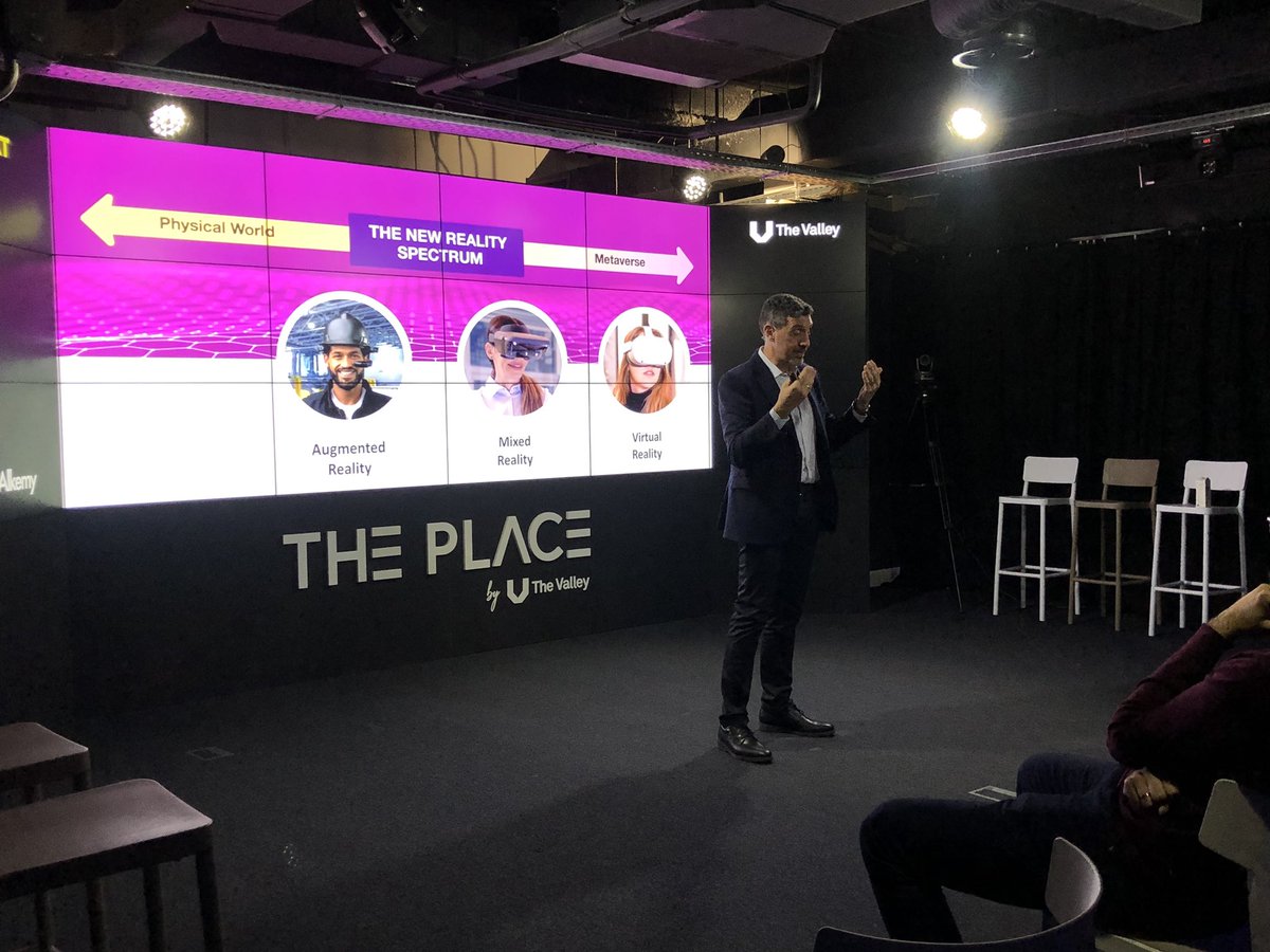 AlkemyIberia's tweet photo. Ahora hablamos de Realidad Virtual con un poco de deporte siguiente con César Quintero, Institutional Relationships Manager en @BeFootballVR #WNXT #AlkemyWNXT #MarketingDigital #Future #Innovation https://t.co/42bHeDShQ2