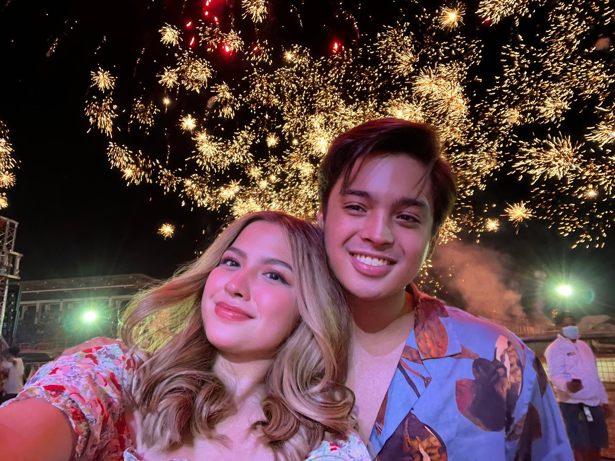 alexailacad's tweet photo. Abra, we had a BLAST! 🎇🎆 So glad to have shared our first live show experience with you, sweethearts &amp; solids. team abra, team manila, team abroad, team worldwide &amp; team international 😘 many more to come! 😍 https://t.co/upc73EXHnt