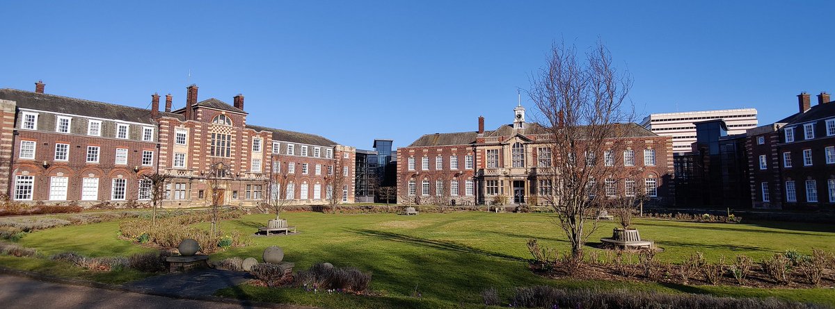 Beautiful sunny morning today in Hull! <a href="/UniOfHull/">University of Hull</a> ☀️☀️