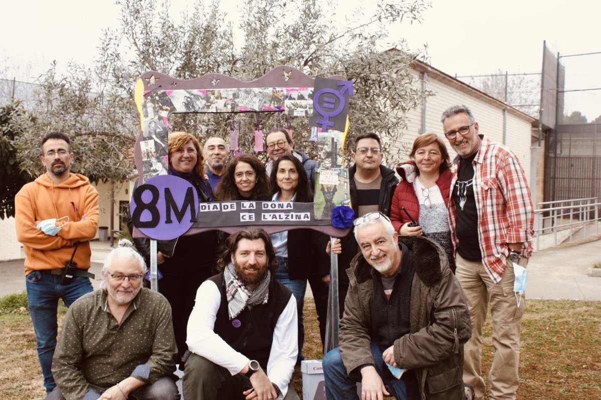 justiciacat's tweet photo. 🟪 Interns i professionals del Centre de Justícia Juvenil Alzina (Palau Solità i Plegamans) també celebren la setmana de les dones. A l’olivera del Centre s'hi han penjat desitjos i reivindicacions socials necessàries per assolir la igualtat real entre homes i dones.  

#8M https://t.co/0UQX6JuxXJ