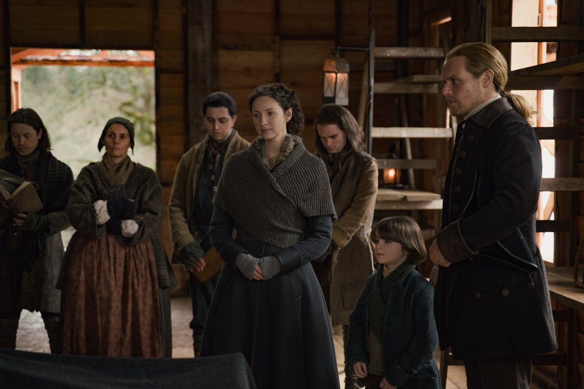 SamHeughanFr's tweet photo. #News 📸 Stills from #Outlander Season six episode 2 - "Allegiance" | #SamHeughan #CaitrionaBalfe 

🔗 https://t.co/a7Mk65cGdf https://t.co/CqWJ4xy70J