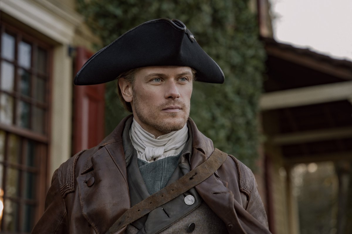 #News 📸 Stills from #Outlander Season six episode 2 - "Allegiance" | #SamHeughan #CaitrionaBalfe 

🔗 samheughan-fr.com/photos/thumbna…