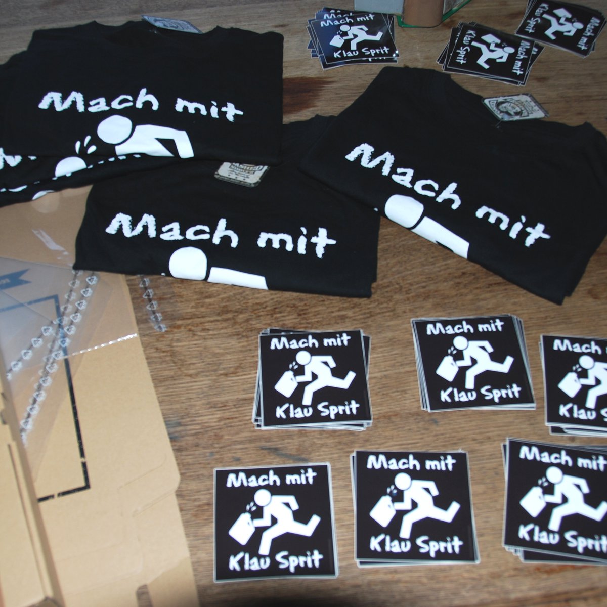 Haben gerade festgestellt, dass wir uns den Weg zur Tanke sparen können. Ein Blick in den Bestellverlauf hat gereicht.

#machmitklausprit #Sticker #aufkleber #Benzinpreis #Spritpreise #tshirt #shirt #funshirt #stonedwashedshirtz