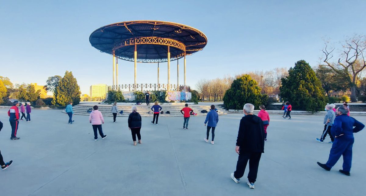 programaenforma's tweet photo. 💥 ¡Enfórmate! 💥 🤸🏻‍♂️🧘🏼‍♀️

Siempre hay un parque cerca de ti 🌳

Búscanos en alguno de nuestros puntos 📍🗺

🖥 https://t.co/4s74rMoy9e https://t.co/IOPWEUM7uv