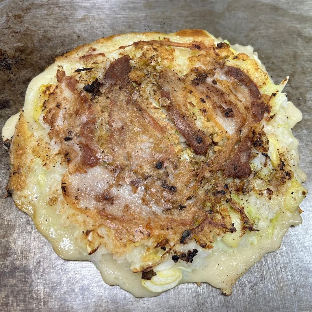 hanshinnow's tweet photo. 🐙明石焼き（400円）
お好み焼きの中にご飯が入った「パンチ焼き」も名物。
🏠お好み焼き つくし（春日野道駅から徒��約11分）

☺️Instagram（@hanshinnow_gurumet）では、阪神沿線のグルメ店をご紹介！
フォローしてもらえると嬉しいです。
↓↓↓
https://t.co/Toj9t8dO78
#阪神電車公式
#阪神ナウ https://t.co/H43Cv452jQ