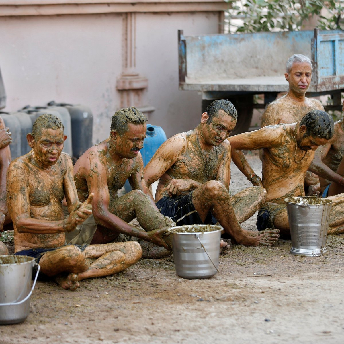 VeeryaSorry's tweet photo. Indians                   Indians
Normally                While Voting https://t.co/0VFuT4LT9i