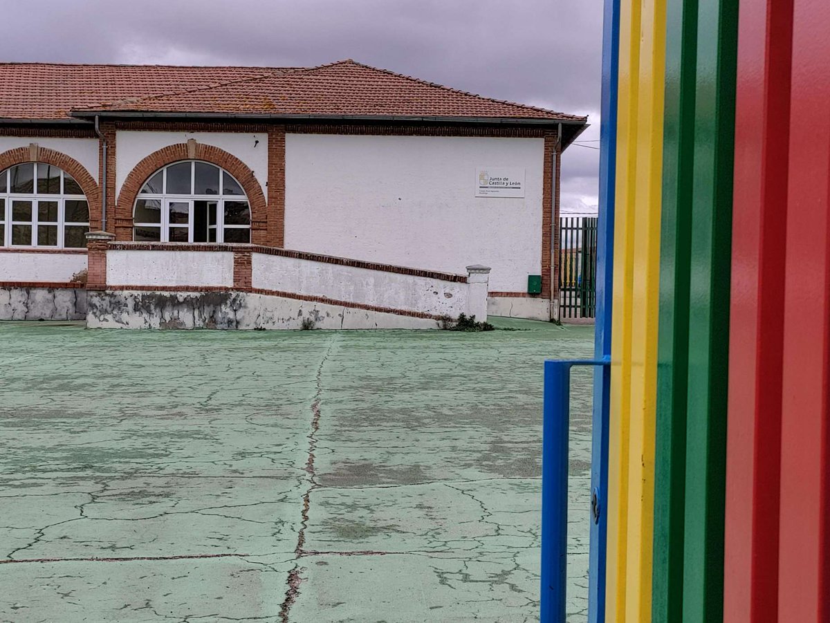 CompDigEdu_SA's tweet photo. Visita al centro #CRAAbadengo
 un centro comprometido con el uso de las TIC y encaminado hacia su #CódiceTIC  
@educacyl

@CFIE_CR 

 #CompDigEdu_CYL https://t.co/kj3S9ByjW2