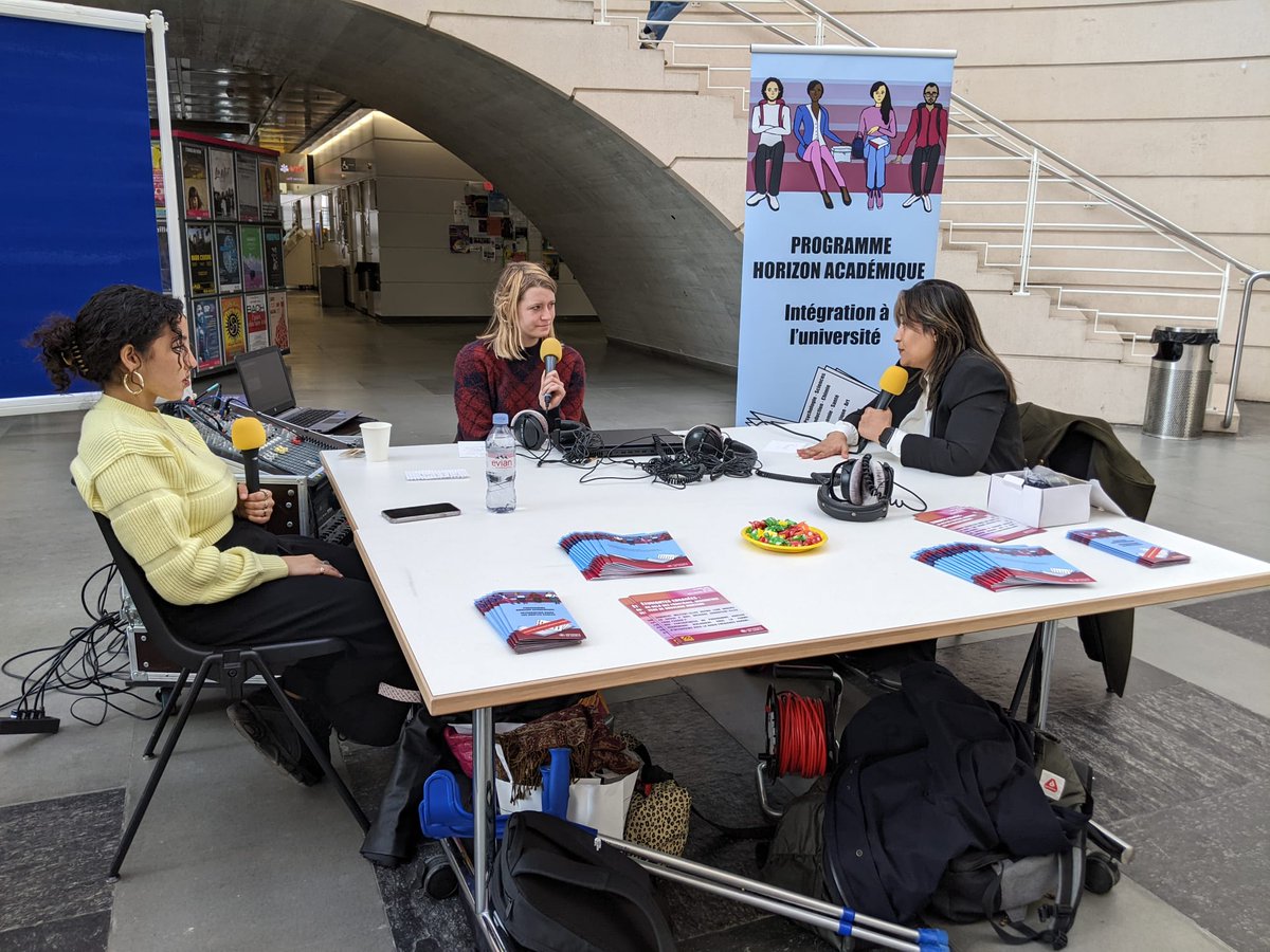 matiuskic's tweet photo. C'est parti ! Venez rencontrer aujourd'hui Irina, Flor, Blerina et Ranya, à l'occasion du Hall de l'égalité de @UNIGEnews aujourd'hui à Uni Mail. L'équipe de la radio Fréquence Banane sera présente afin d'animer des discussions engagées. On vous attend nombreux-ses de 10h à 15h! https://t.co/xVCOFMczgH