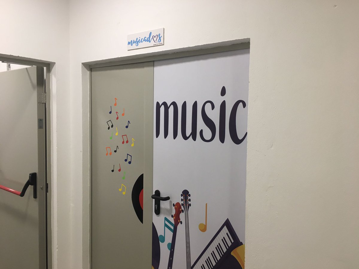 amordedioscadiz's tweet photo. Nuestro coro, tras el parón por la pandemia, vuelve con iniciativas que fomenten la creatividad, la música y la convivencia.
Comienza MUSICADOS, un espacio para el ensayo, la creación y el encuentro de todos los miembros de la Comunidad Educativa con interés por la #música 🎸🎹🎶 https://t.co/VFWI7AjhkY