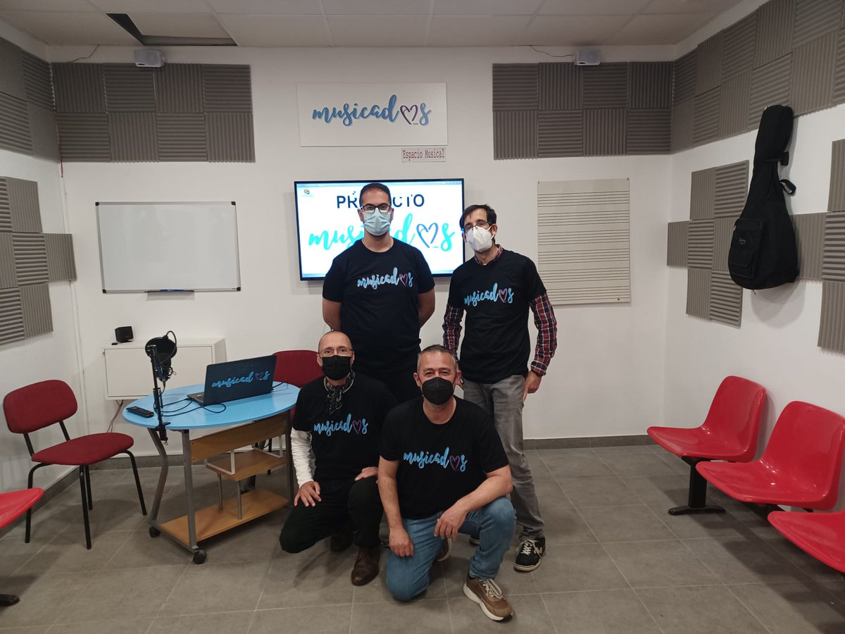 amordedioscadiz's tweet photo. Nuestro coro, tras el parón por la pandemia, vuelve con iniciativas que fomenten la creatividad, la música y la convivencia.
Comienza MUSICADOS, un espacio para el ensayo, la creación y el encuentro de todos los miembros de la Comunidad Educativa con interés por la #música 🎸🎹🎶 https://t.co/VFWI7AjhkY