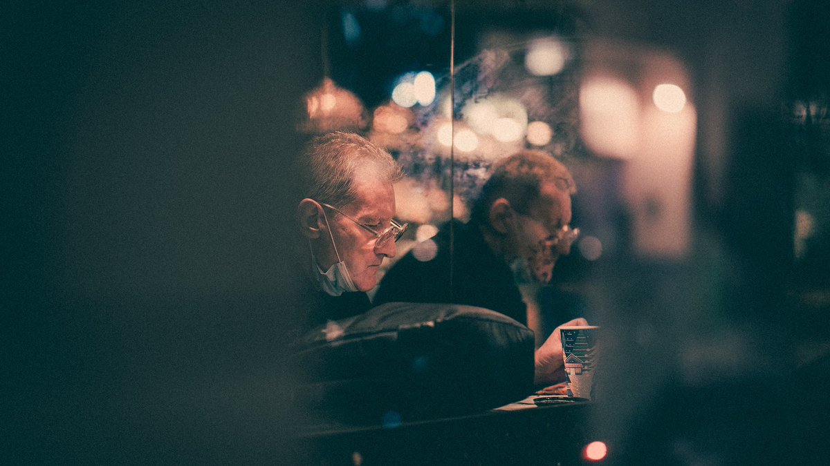 Gm! Are you a coffee or tee person? #streetphotography