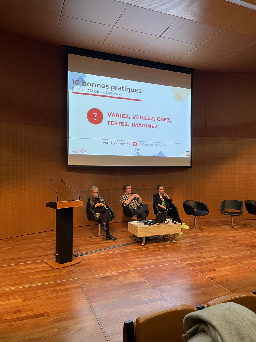 Différenciez-vous ! Comme le dit <a href="/PierreOlley/">Pierre Holley</a> : variez, veillez, osez, testez, imaginez.
Il faut se rendre visible et toujours proposer des contenus attractifs et originaux pour capter l’attention de vos prospects/clients.
#cmdaybourgogne #communitymanagement #communication