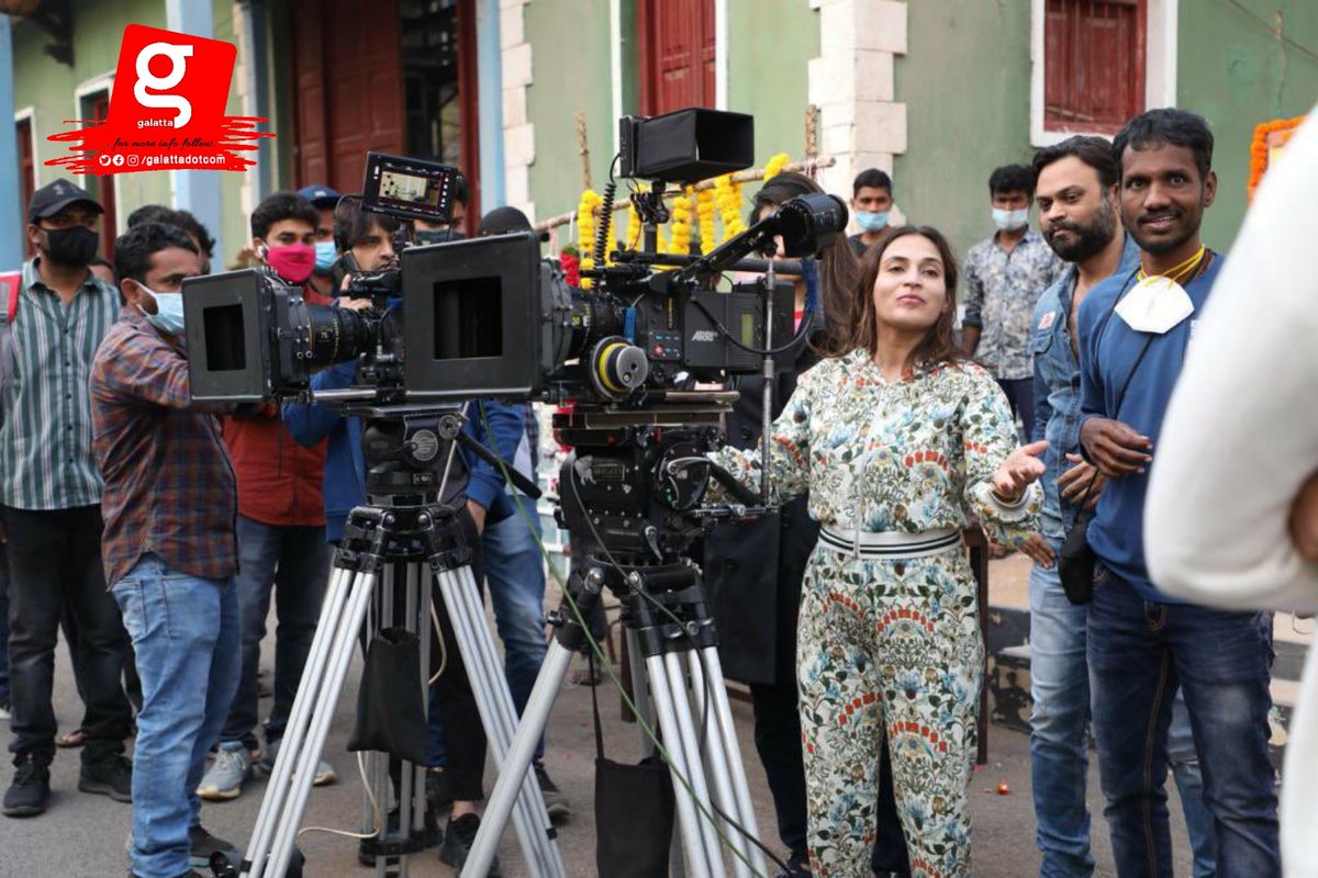 galattadotcom's tweet photo. The moment we have all been waiting for is here- #AishwaryaRajinikanth gets back on the director's chair 🎬

@ash_r_dhanush

#musafir #payani #sachari #yatrakkaran https://t.co/BvctEJWWfr