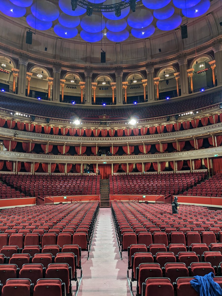 jennrow's tweet photo. Hi 2020/2021 grads 👋 - we're so happy to be welcoming you back to the @RoyalAlbertHall today! Congratulations 🧑‍🎓👩‍🎓 #OurImperial https://t.co/GnVKVCSfca