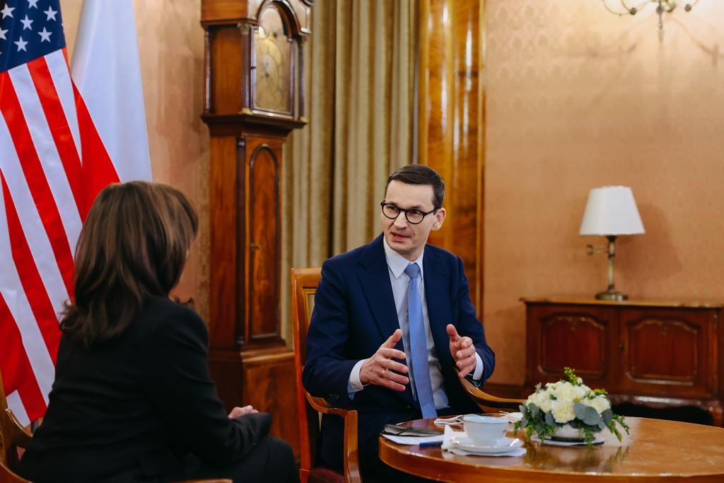 300polityka's tweet image. PMM do Kamali Harris: Cieszę się, że mamy tak silny sojusz z USA. Bardzo ważne jest, żeby wzmocnić wschodnią flankę NATO

#300POLITYKALIVE

300polityka.pl/live/2022/03/1…