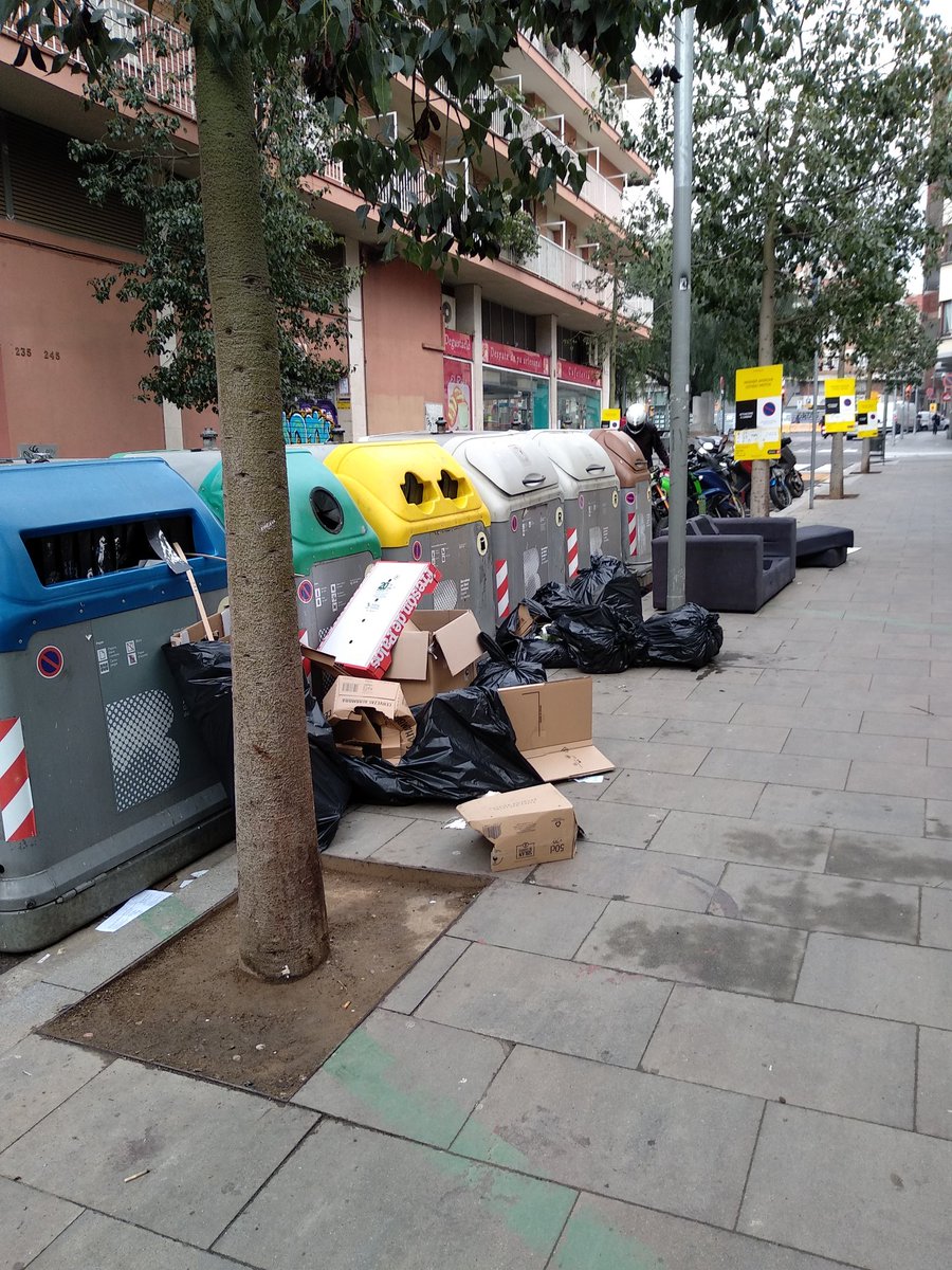 AFAFERRANiCLUA's tweet photo. REPETIM! AVUI 8:15H les famílies al c/Garcilaso a les portes de l'escola ens tornem a trobar AIXÒ. NETEGEM! REUBIQUEM! @DrFerraniClua
#protegimlesescoles #congrésindians @BCN_SantAndreu @StAndreuEnComu 
@AdaColau  #cuidembarcelona https://t.co/dG6pIdbryE