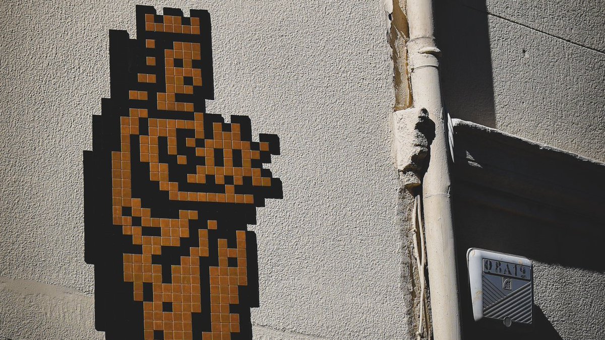 marseille's tweet photo. #DécouvrirMarseille | Un Zizou, un gabian et une Bonne Mère... en mosaïque, vous les avez déjà repérés ? 
Partez à la recherche des "Space Invaders" qui ont trouvé place dans toute la ville ! https://t.co/rFLmcAUIcy