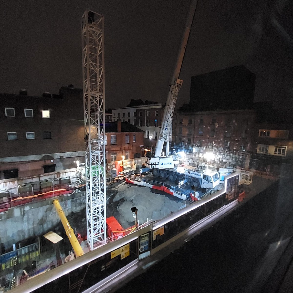 FlynnManagement's tweet photo. A key milestone reached on our Chatham House project. The Tower Crane was erected throughout the night on this restricted, busy, city centre site. A great effort by all the team in planning and execution.
#Chathamhouse #Towercrane #Keymilestone https://t.co/Iwzi1CIVKv