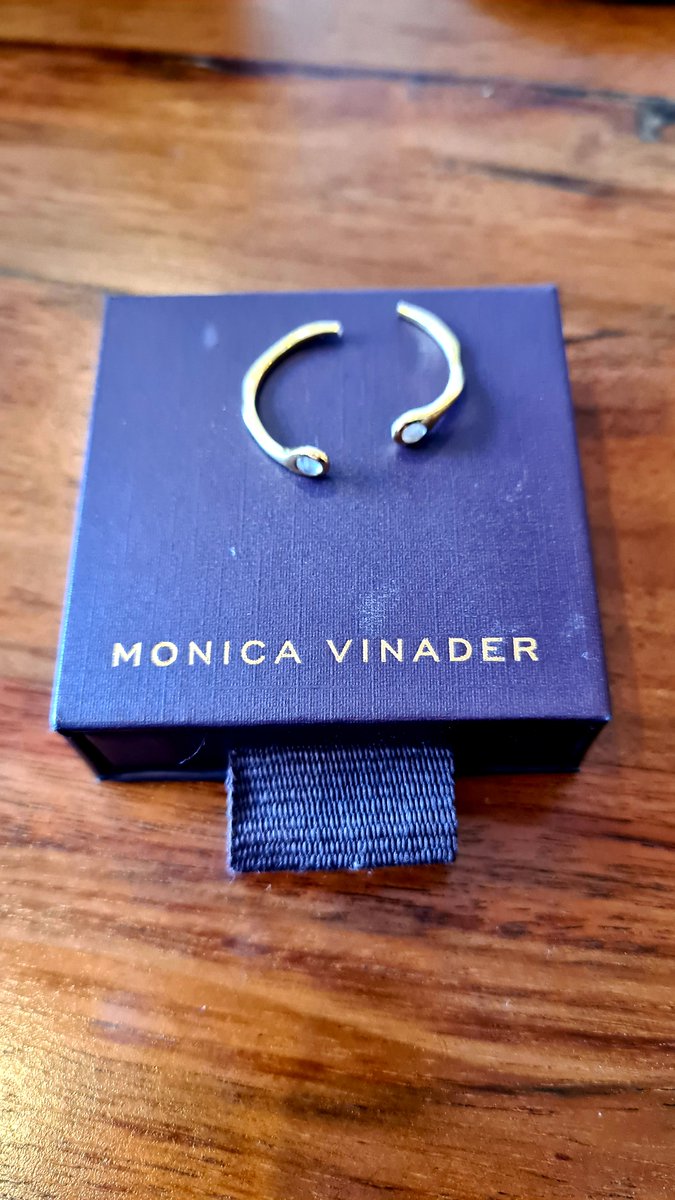charlaatt's tweet photo. @MonicaVinader I expect this to come under the 5-year warranty but I don't want it repaired as the ring clearly isn't up to quality of other MV products. Can I please find out what my options are, whether I can exchange, refund or get store credit? https://t.co/ko4U3GACZL