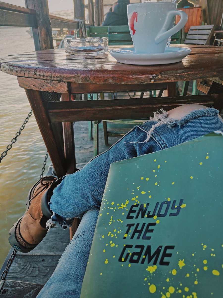 CudneMisli's tweet photo. Ne mogu sad, u igrici sam. 🎮 https://t.co/iEb8OnkFzL
