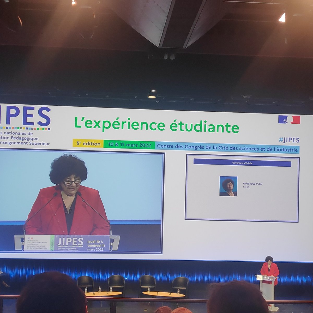 Copcmt's tweet photo. #JIPES| Participation aux journées nationales de l'#innovation pédagogique dans l'enseignement supérieur

Ouverture par @VidalFrederique et @ASBarthez, suivie de la première table ronde sur les vies #étudiantes 

📌 Expérience étudiante 
📌 Bien être
📌 Engagement

Cc @la_feder https://t.co/tXN2mJ8Awq